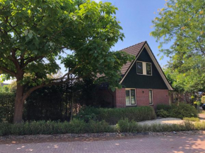 Geräumiges Ferienhaus Mitten Im Wald